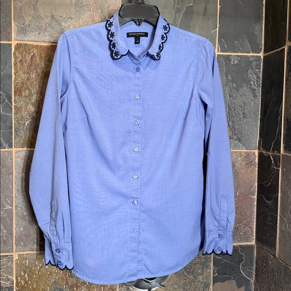 Banana Republic Light Blue Embroidered Collar Shirt Sz 6